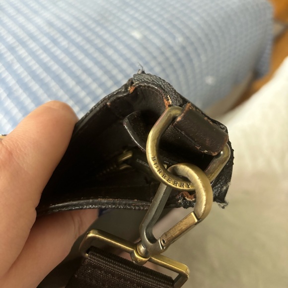 Burberry Tote with zipper closing short handles and shoulder strap - Picture 8 of 13